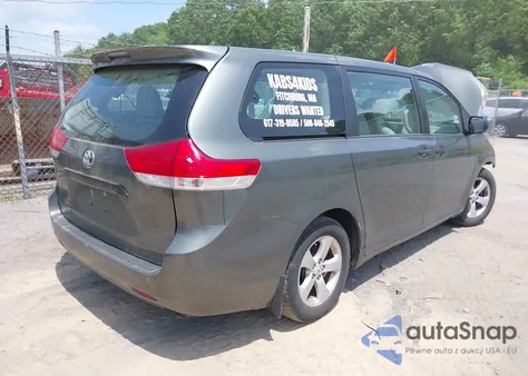2012 Toyota Sienna Base V6 7 Passenger z USA, uszkodzony, nr VIN 5TDZK3DC8CS274703